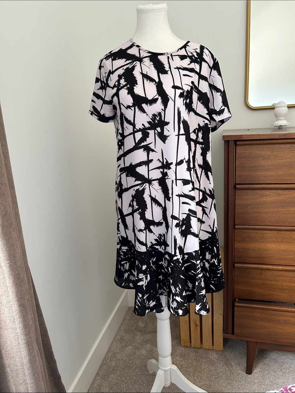 BCBGMaxAzria Pink and Black Abstract Print Casual Dress